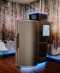 Buồng áp lạnh tại CRYO OKC Oklahoma Cryosauna ở Oklahoma với nền thiên nhiên