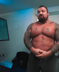 Eddie Hall ở cryosauna Strongman Eddie Hall nói về buồng áp lạnh CRYONiQ